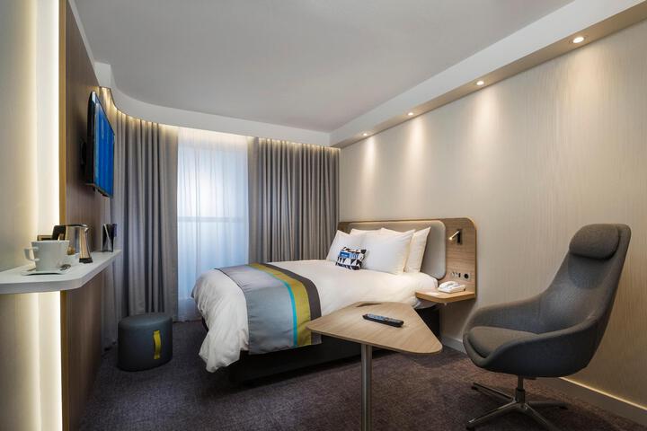 Room 10 of 14