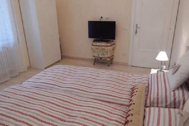 Room 6 of 37