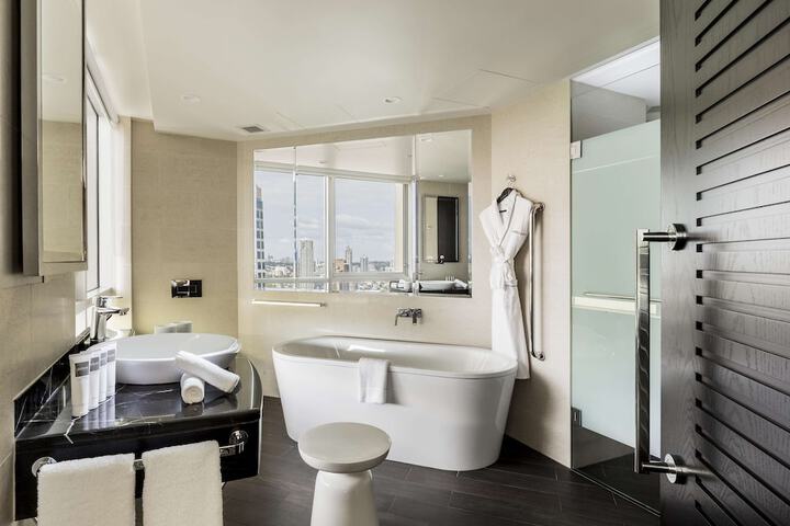 Room 40 of 138