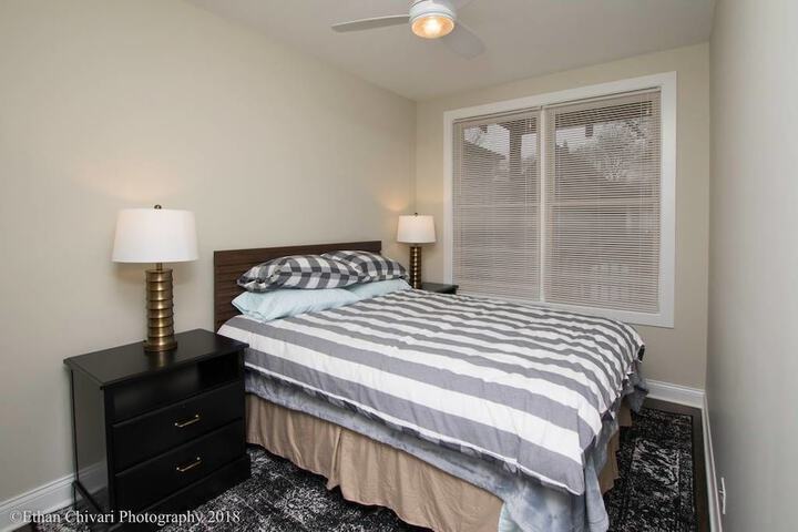 Room 4 of 9