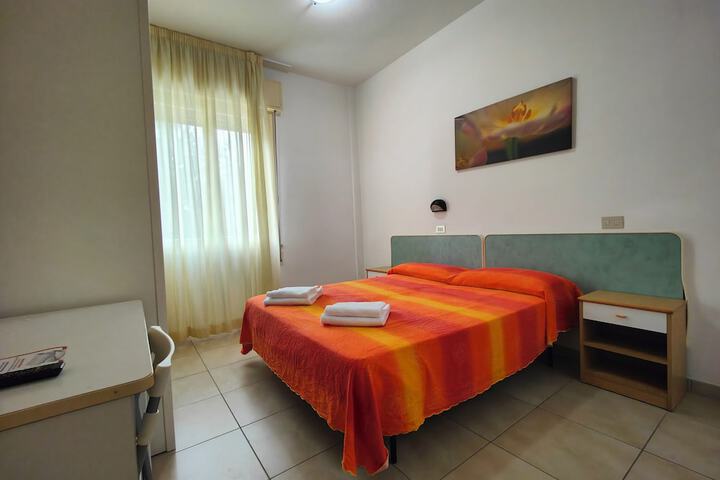 Room 4 of 12