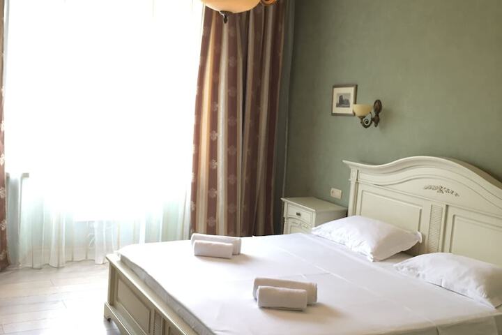 Room 3 of 70