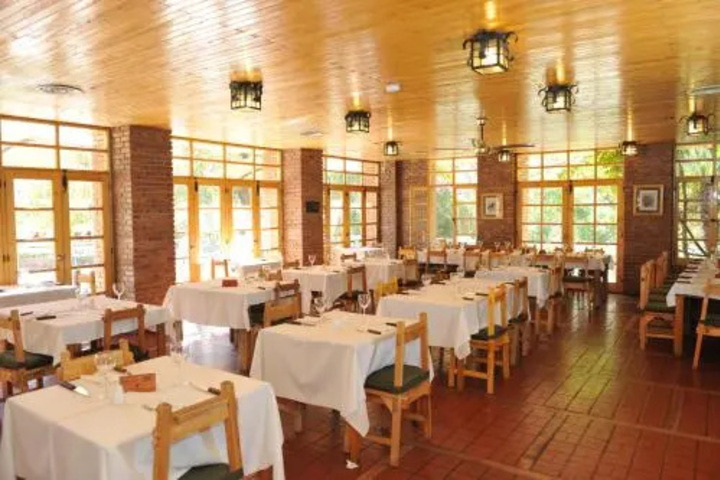 Dining 17 of 20