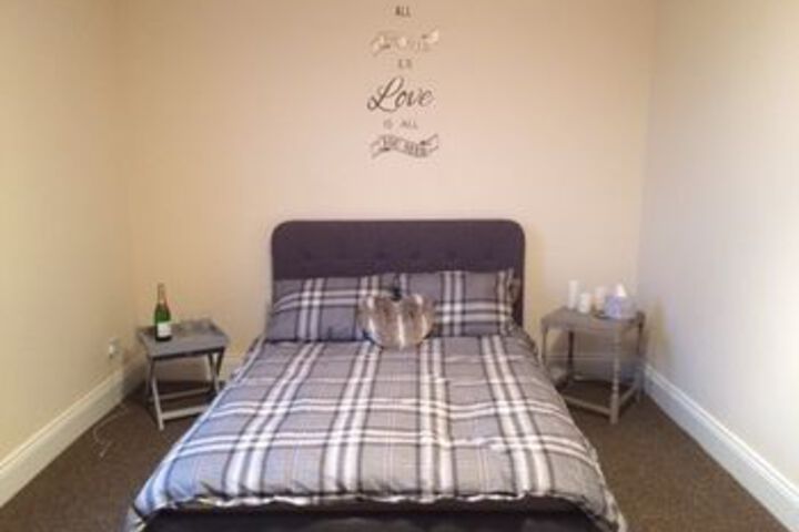 Room 4 of 17