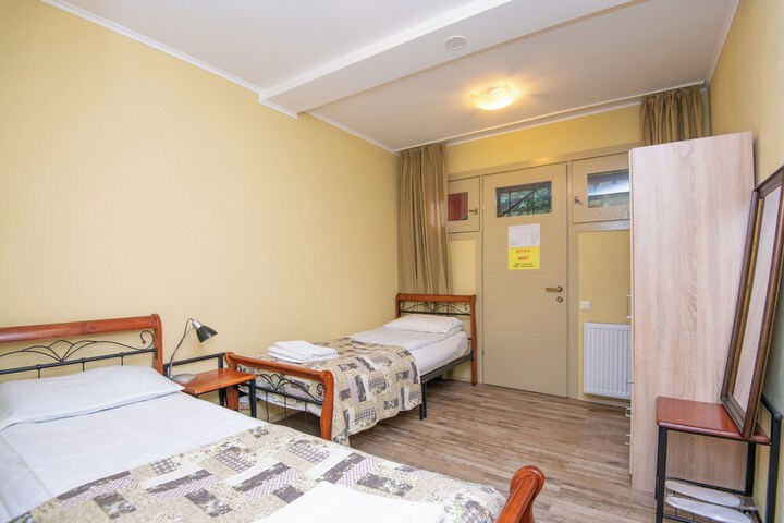 Room 11 of 18