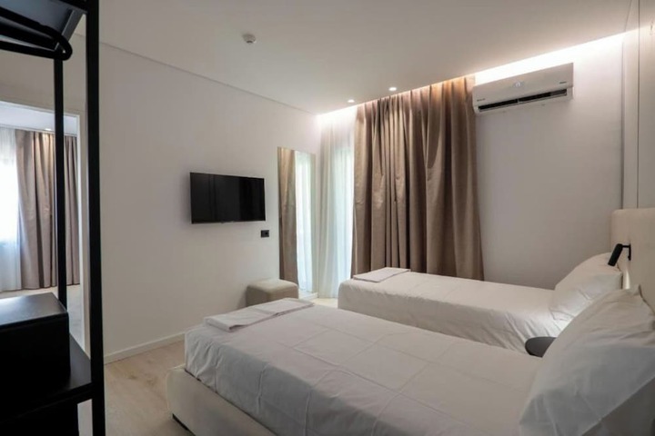 Room 46 of 100