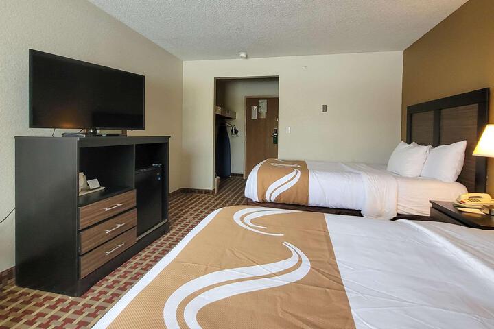 2 Double Beds (1 of 7)