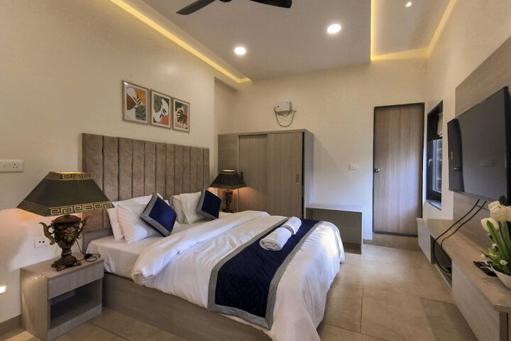 Room 11 of 53