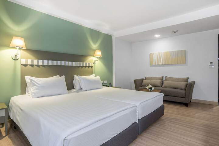 Room 12 of 88