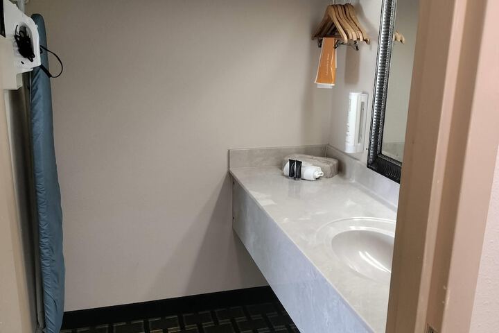 Room 62 of 190