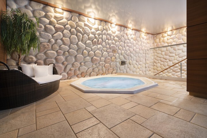Hot Tub 10 of 54