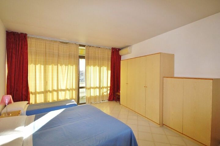 Room 9 of 14
