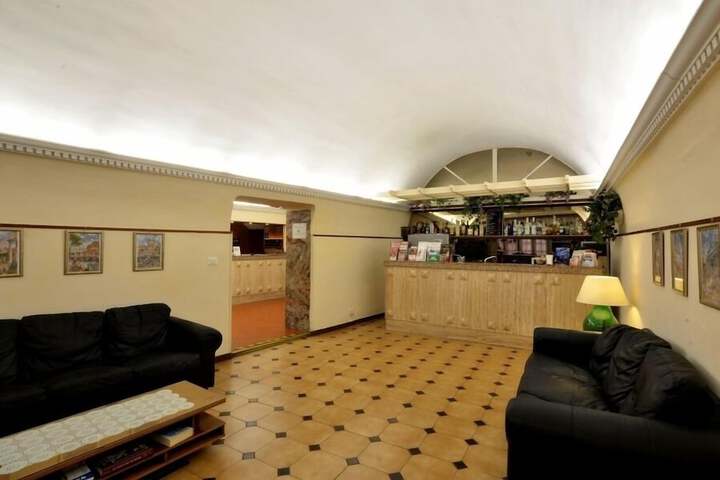Entrance & Lobby