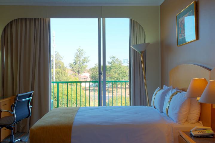 Room 32 of 184