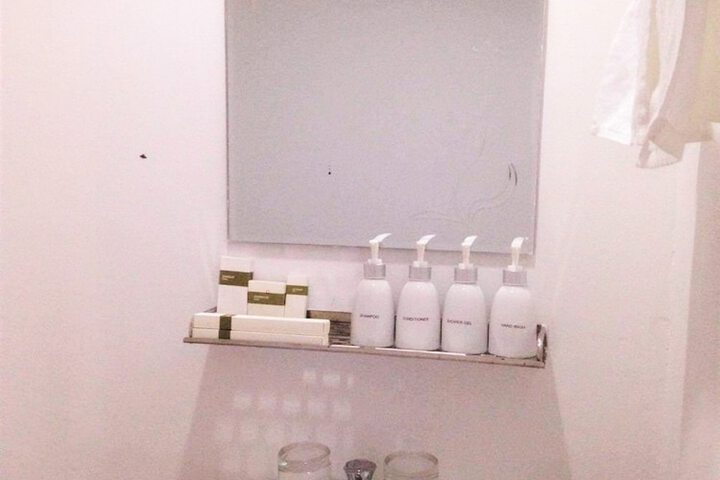 Room 7 of 18