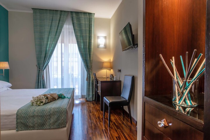 Room 25 of 58