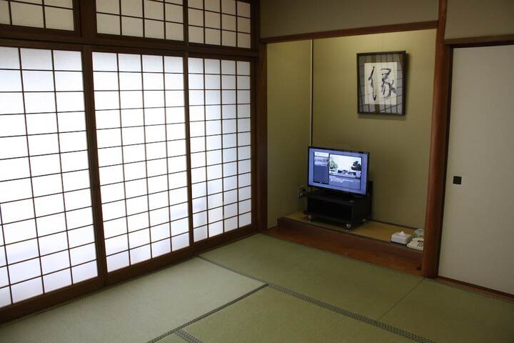 Room 9 of 38