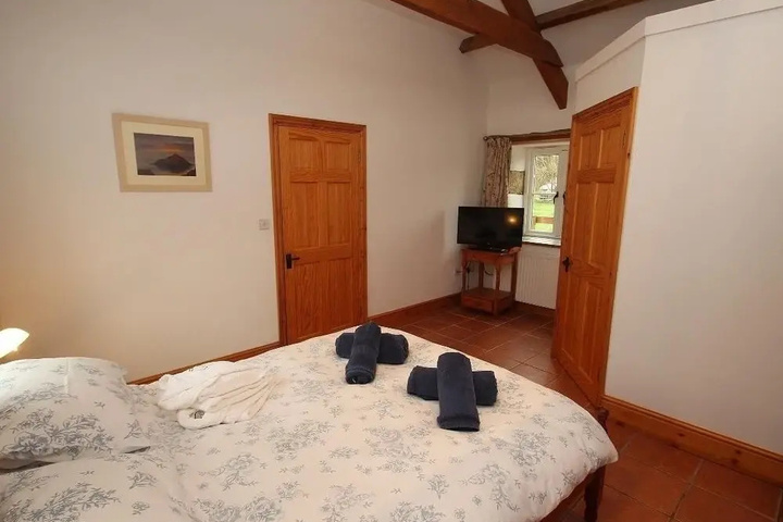 Room 6 of 18