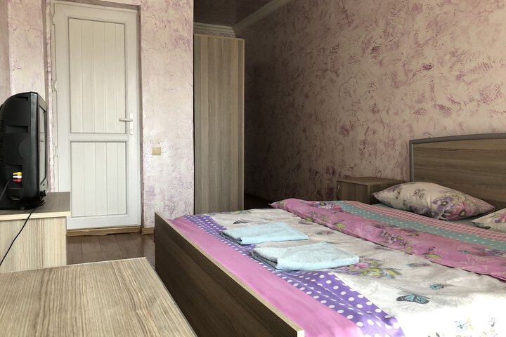 Room 8 of 32