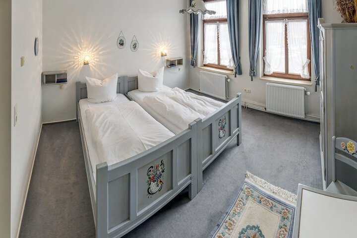 Room 5 of 48