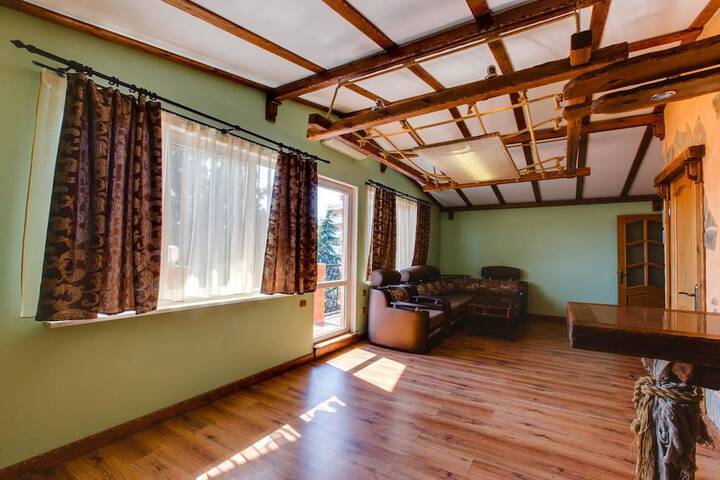 Room 9 of 15