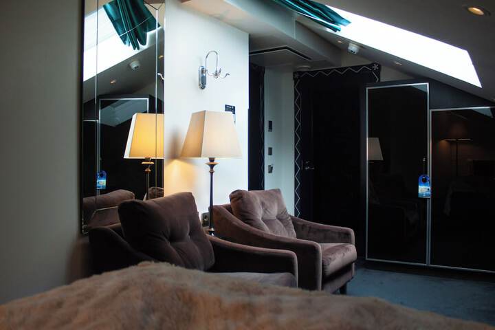 Room 38 of 97