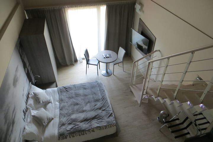 Room 3 of 71