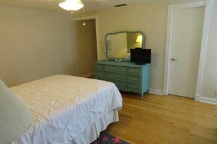 Room 8 of 27