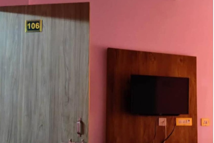 Room 27 of 40