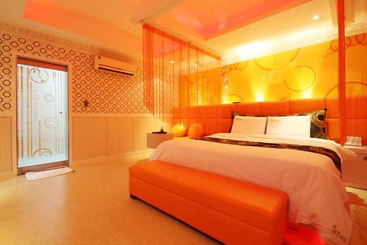 Room 19 of 33