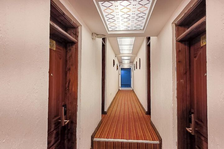 Ballroom/Hall 40 of 48