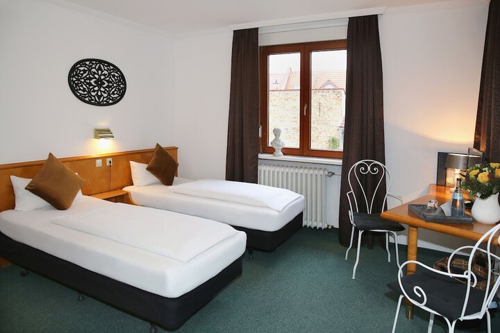 Room 15 of 36