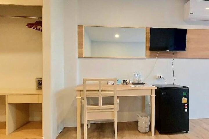 Room 8 of 40