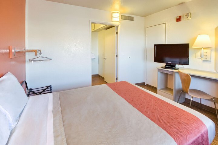 Room 13 of 52