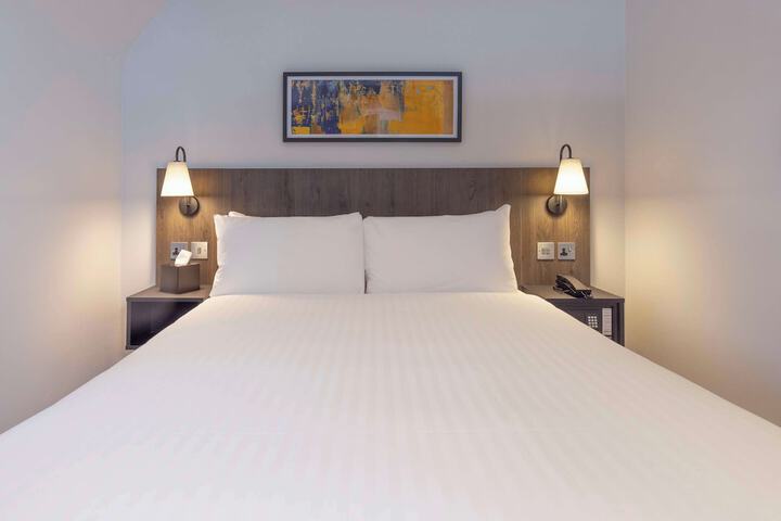 Room 17 of 48