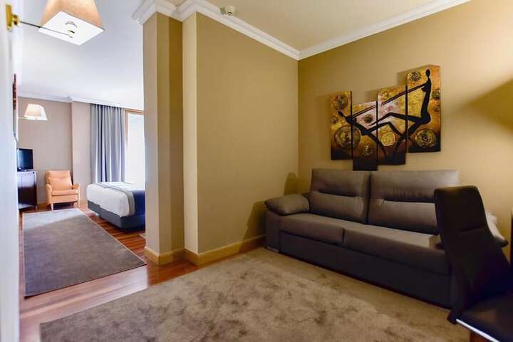 Room 10 of 48