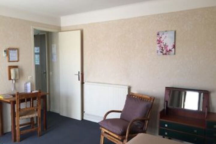 Room 25 of 39