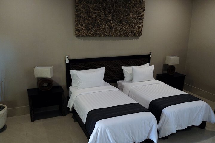 Room 6 of 51