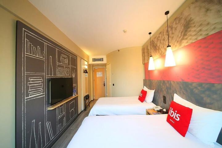 Room 33 of 72