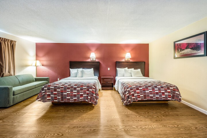 Deluxe 2 Queen Beds (8 of 12)