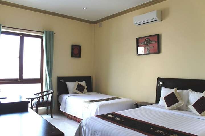 Room 8 of 32