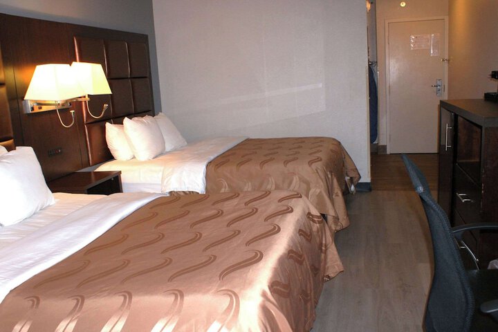 2 Queen Beds (4 of 16)