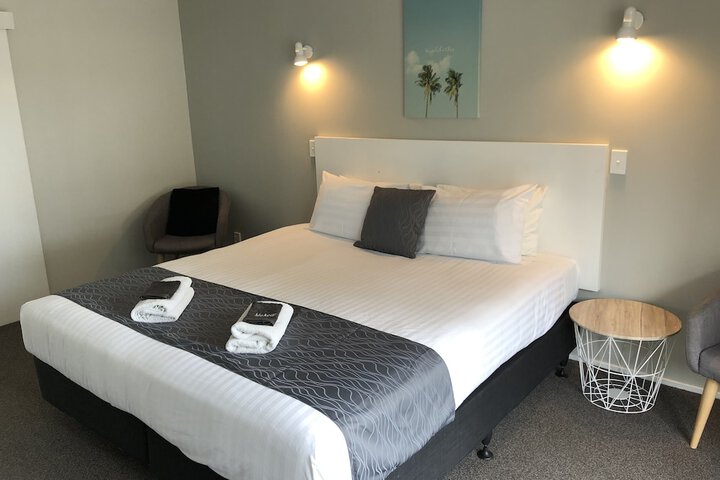 Room 5 of 141