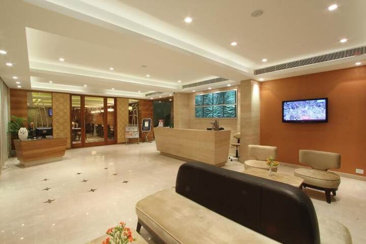 Entrance & Lobby