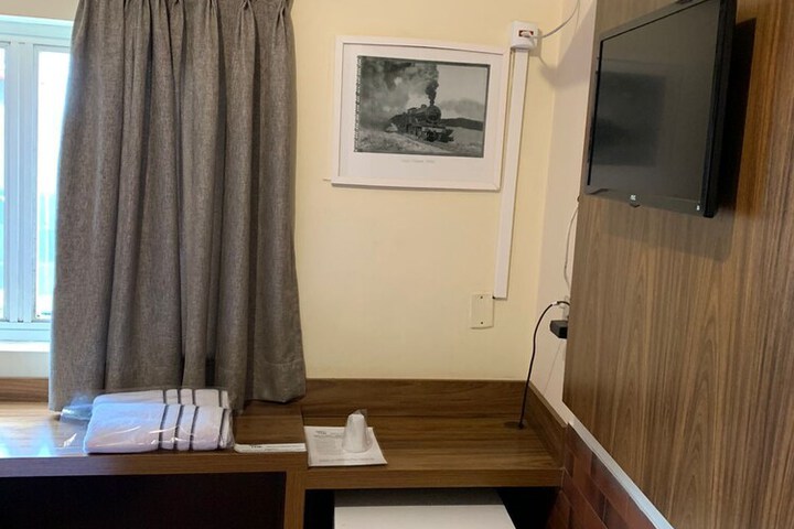 Room 16 of 40