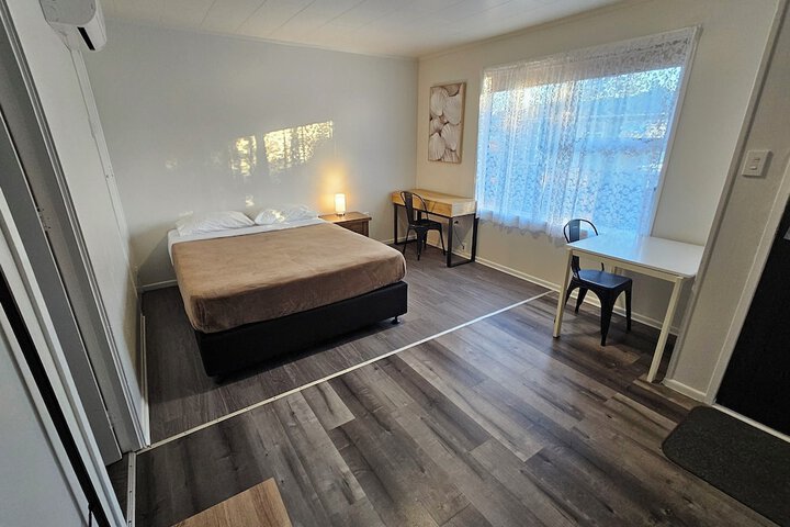 Room 5 of 16