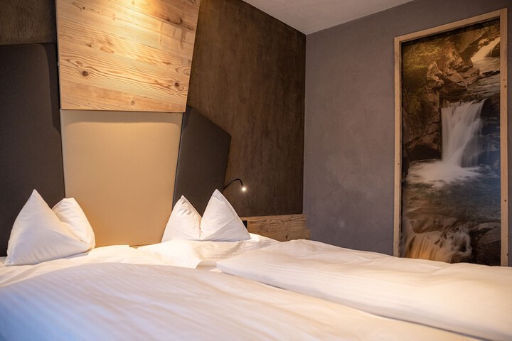 Room 21 of 216