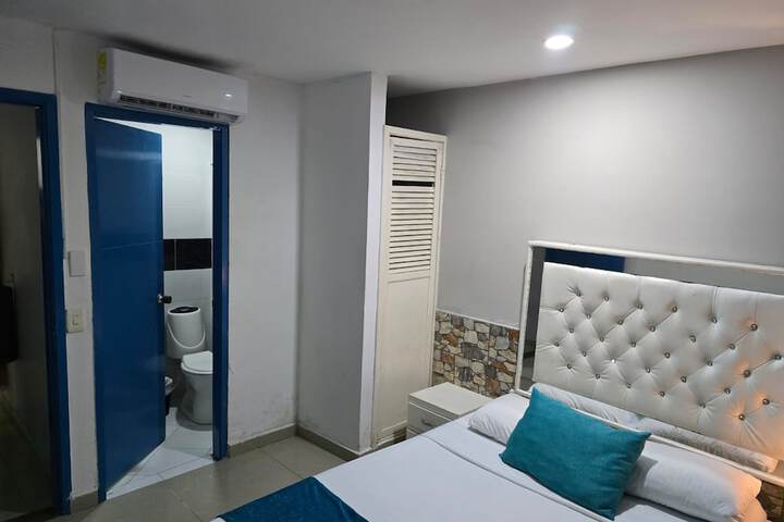 Room 6 of 10