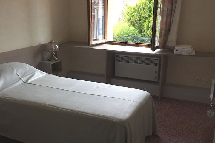 Room 6 of 34