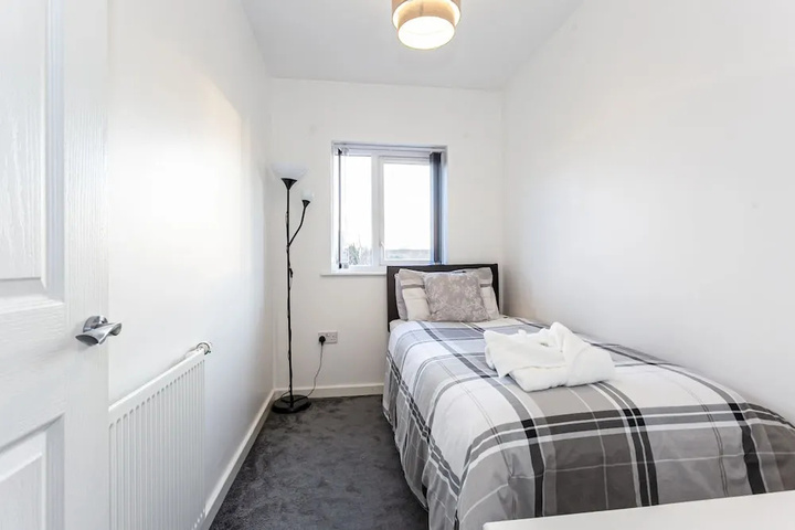 Room 5 of 20